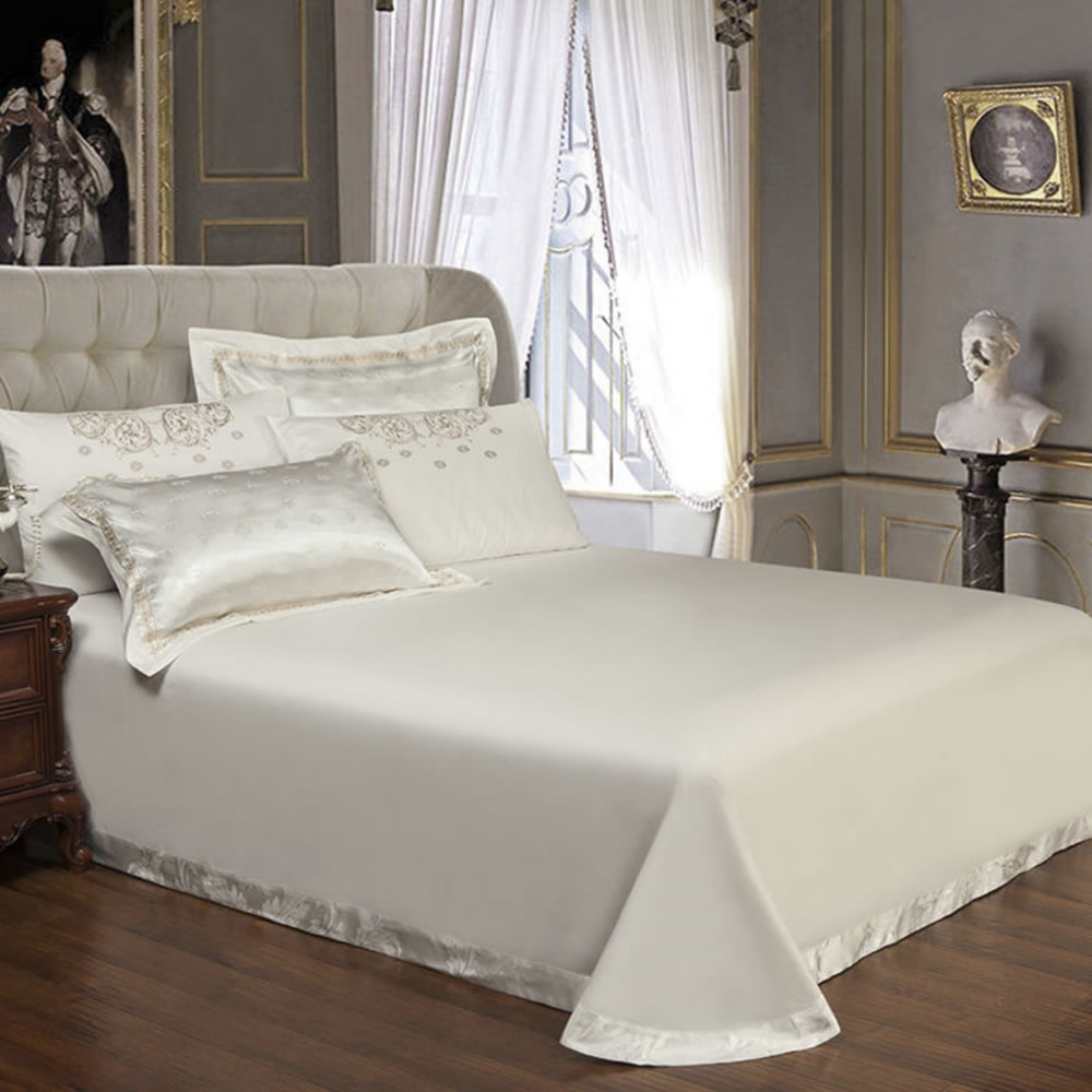 Luxury Bedding Set: image 3