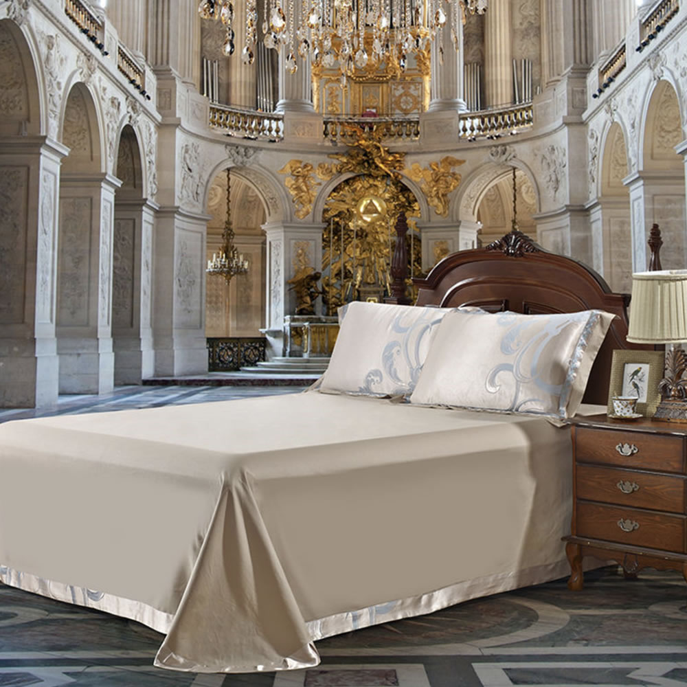 Luxury Bedding Set: image 11