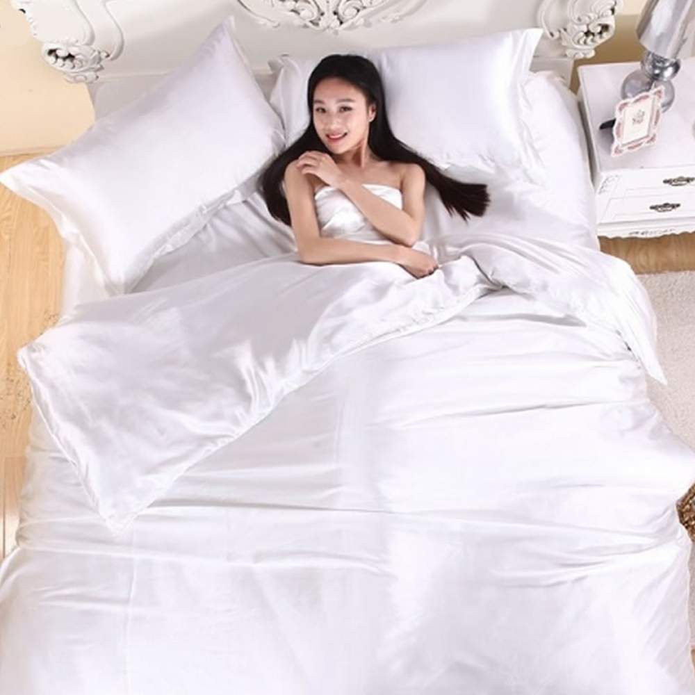 Satin Silk Bedding Set: image 9