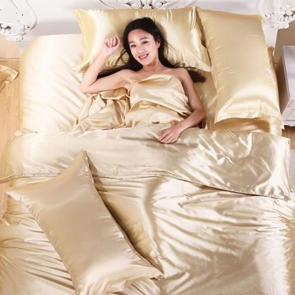 Satin Silk Bedding Set: image 12