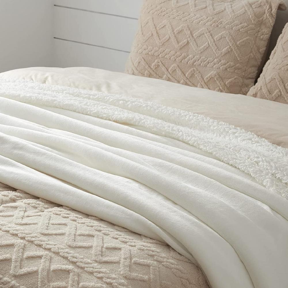 Fluffy Blanket: image 6